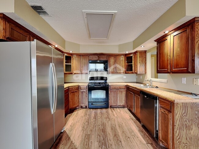 Building Photo - 1312 Greenleaf Ct