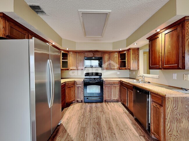 Foto del edificio - 1312 Greenleaf Ct