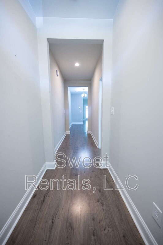 Building Photo - 7801 Montview Rd