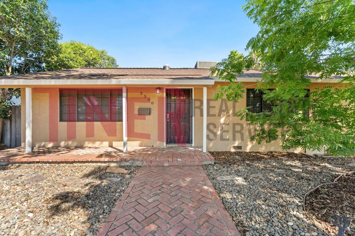 Primary Photo - Spacious Corner Home in Rancho Cordova