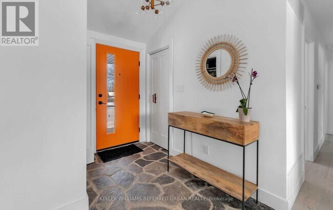 Photo du bâtiment - 886 SIXTH STREET