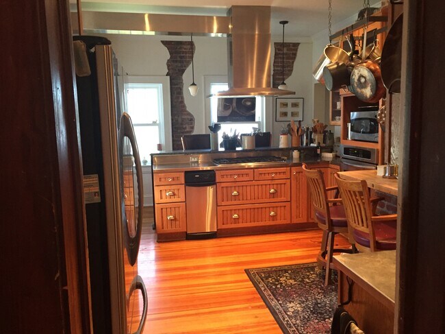 Kitchen - 528 Woods Ave SW