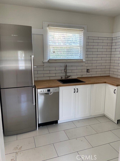 Foto principal - 128 W Brookdale Pl