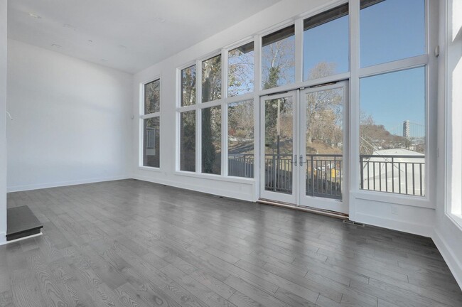 Building Photo - 11 Vela Way