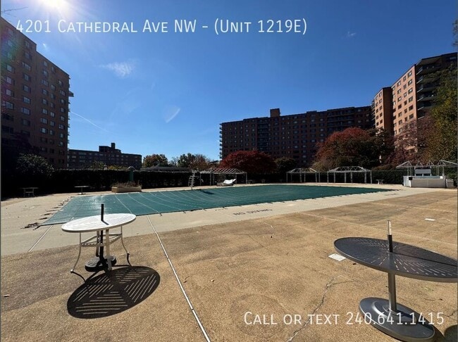 Foto del edificio - 4201 Cathedral Ave NW