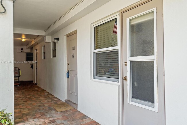 Building Photo - 3181 S Ocean Dr