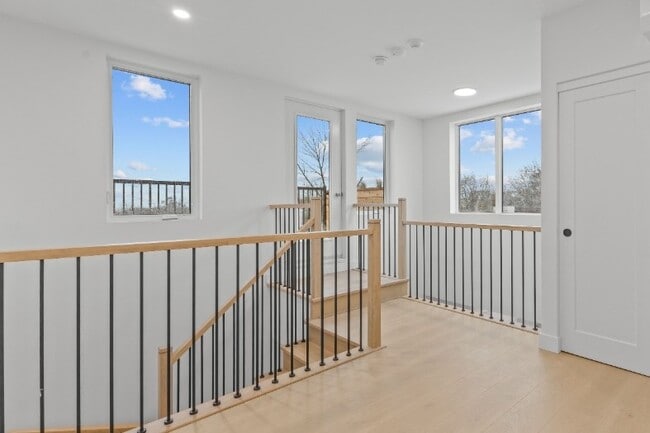 Bright 2-storey rentals - Grâce Rentals