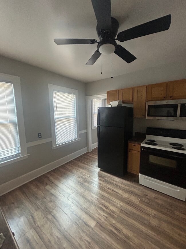 Kitchen - 40 Sterling St