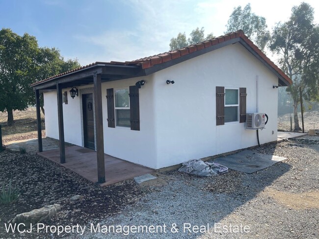 Foto del edificio - 1 br, 1 bath House - 9115 Santa Barbara Rd...