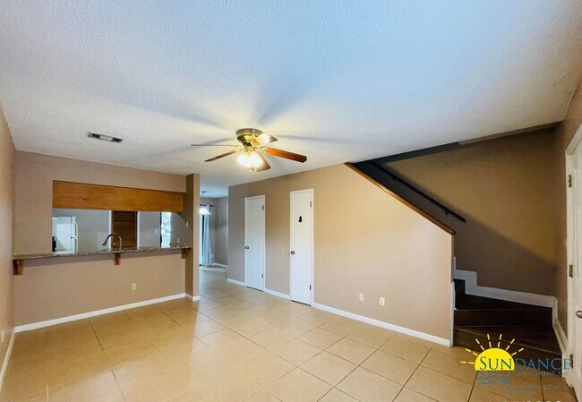 Building Photo - Great 2 Bedroom Townhouse in Fort Walton