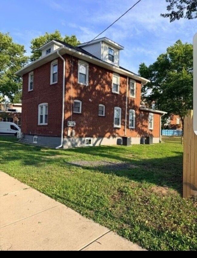 Building Photo - 313 Delaware Ave