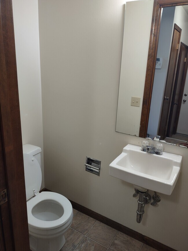 Half bathroom on main floor - 3810 Gettysburg St