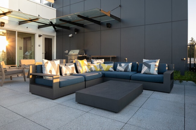 Hyde Square Apartments Bellevue, WA