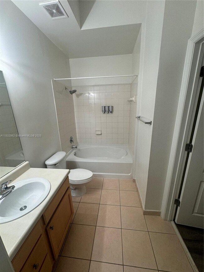 Foto del edificio - 6001 SW 70th St