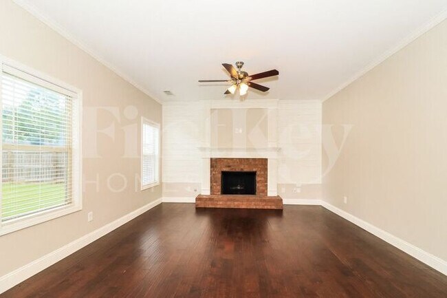 Building Photo - 331 White Birch Ln