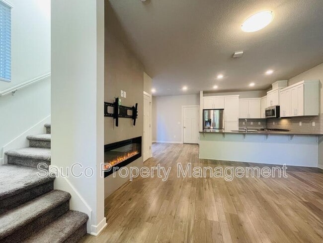 Building Photo - 6473 SE Genrosa St