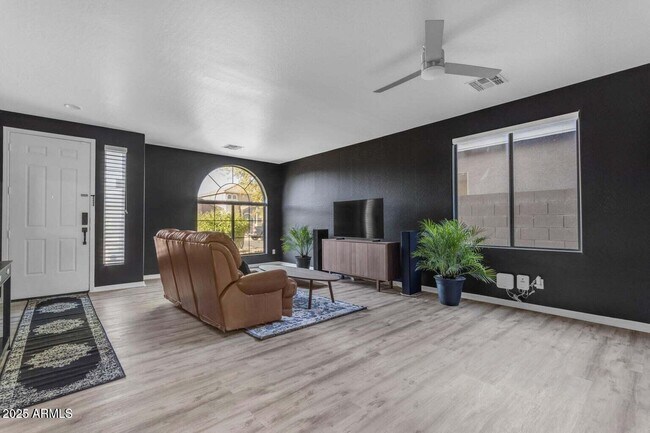 Foto del edificio - 3535 W Morgan Ln