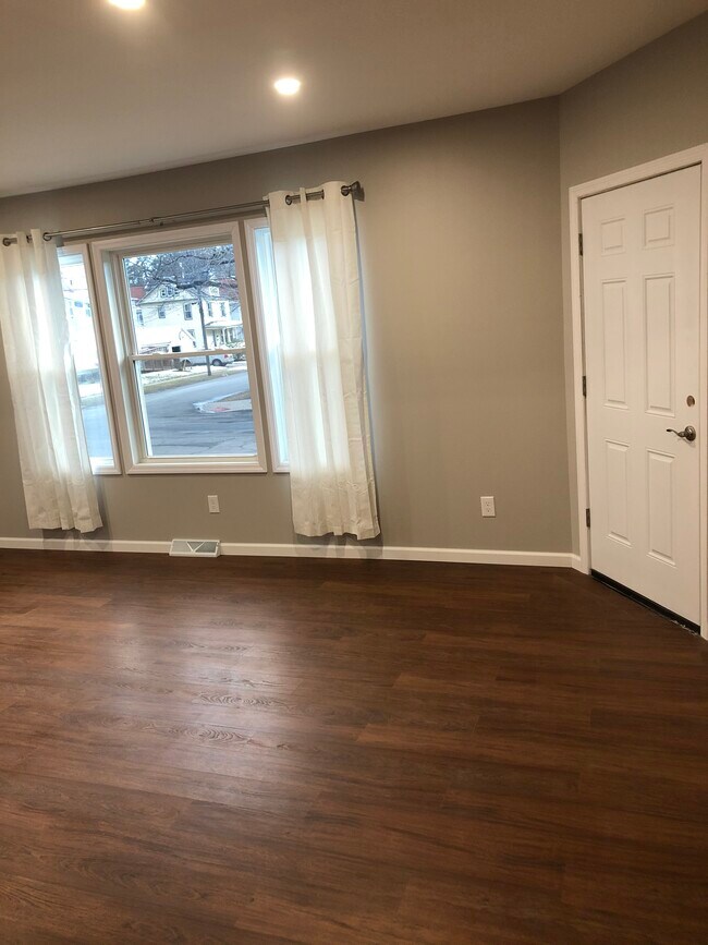 2015 Eastern Pkwy Unit 2015, Schenectady, NY 12309 Apartments in