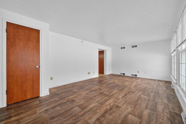 Building Photo - 6644 Ravenwood Ave NW