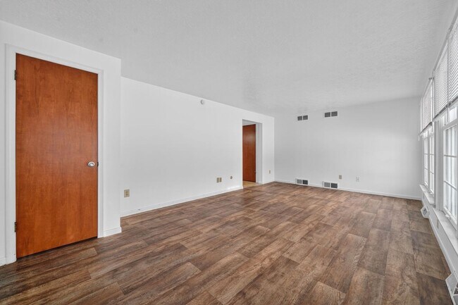 Foto del edificio - 6644 Ravenwood Ave NW