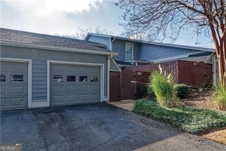 Building Photo - 4943 Meadow Ln