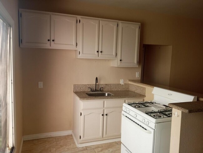 Building Photo - 3224 Hamilton Way