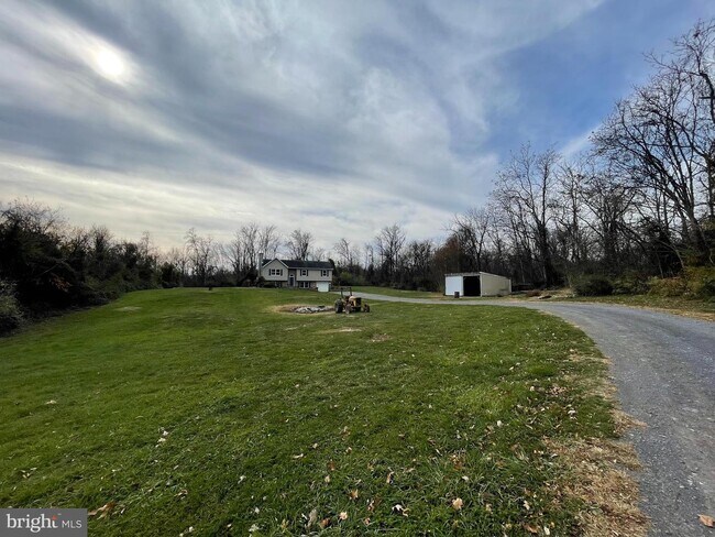 Building Photo - 200 Chanterelle Ct