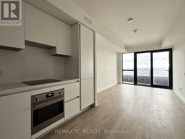 Photo du bâtiment - 4015 The Exchange