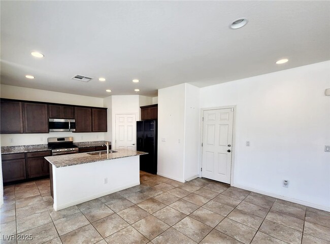 Building Photo - 5812 Beluga Bay St