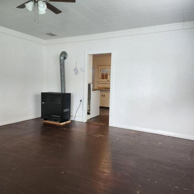 Building Photo - 735 SW Bridge St