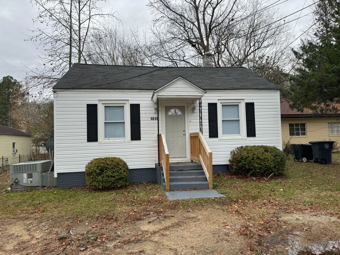 Primary Photo - 2 Bedroom House with Bonus Room