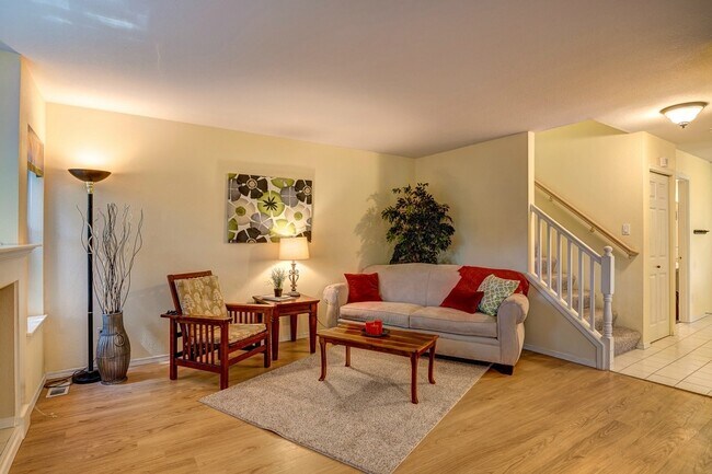 Sala de estar - 18713 20th Ave SE