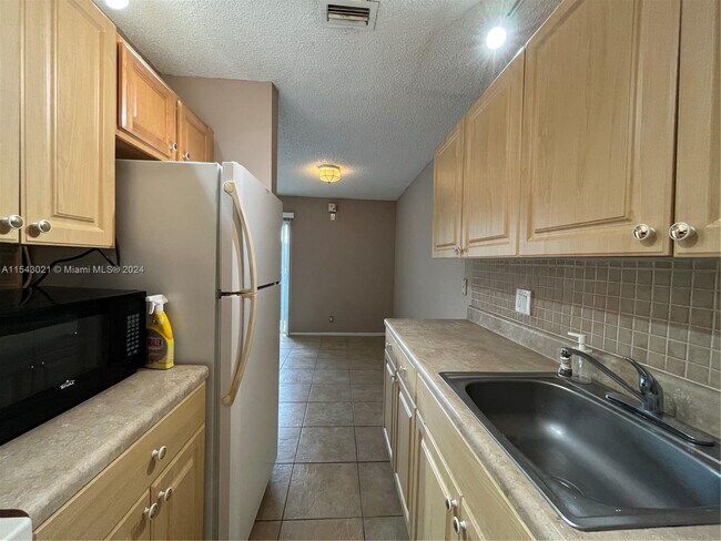 Foto del edificio - 8905 NW 28th Dr