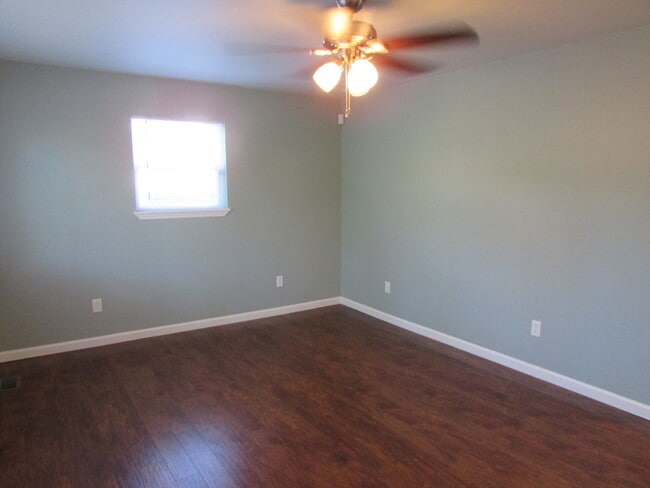 Building Photo - 2 Bed 1 Bath House