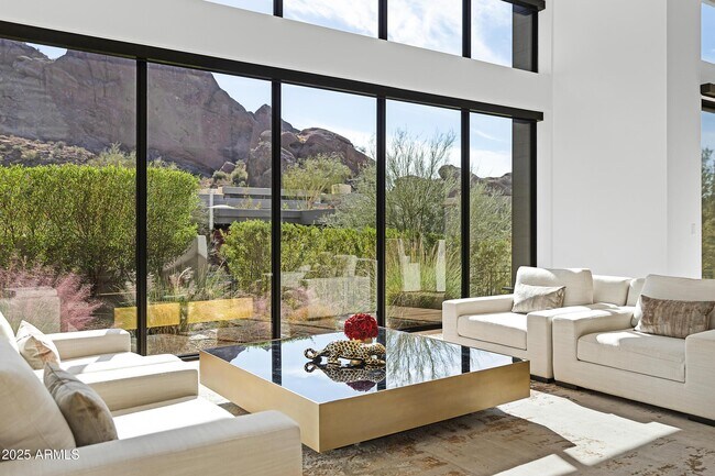Foto del edificio - 5841 N Echo Canyon Cir