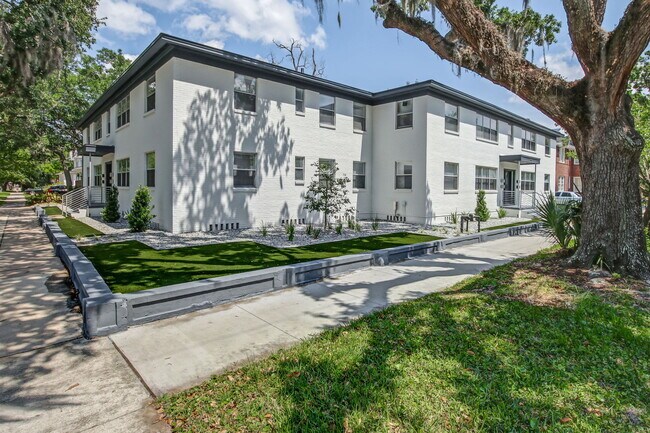 Building Photo - 2160 Riverside Ave