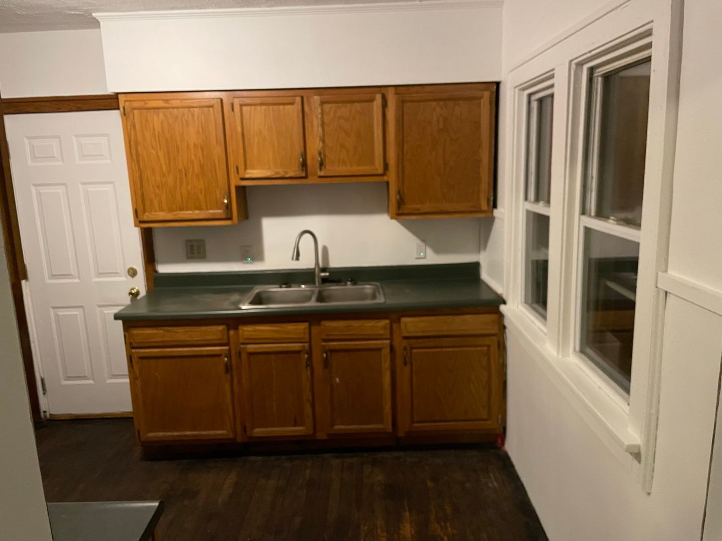 1271 E 169th St Cleveland, OH 44110 – photo 3