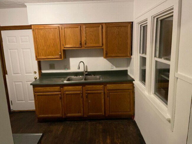 Foto del edificio - 3 Bedroom 1st Floor For Rent