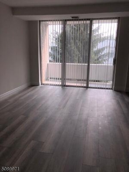 Foto del edificio - 460 River Rd