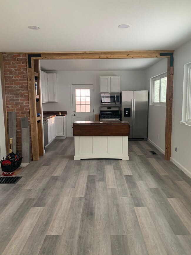 Kitchen - 225 E Washington St