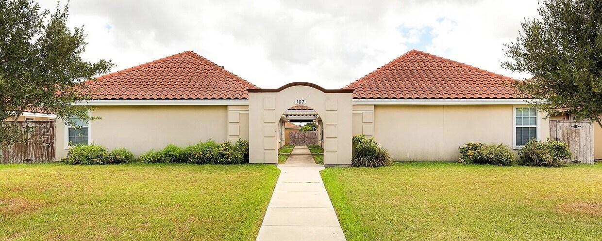 Foto principal - 107 S Ridge Ln