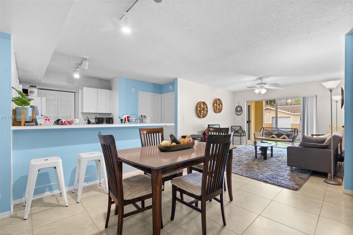 Foto principal - 2600 S University Dr