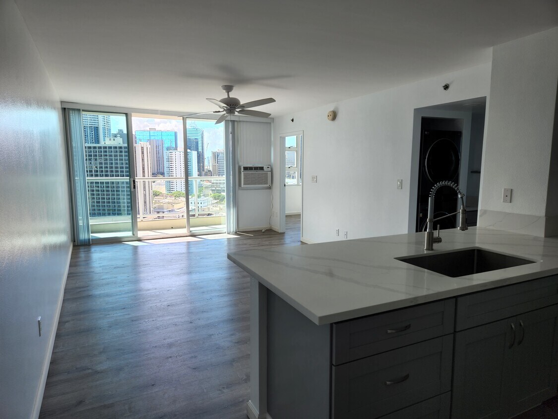 Living room - 215 N King St