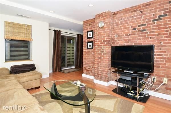 Primary Photo - 89 Gainsborough St