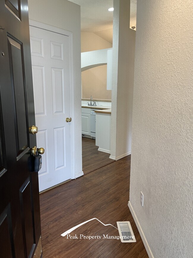 Foto del edificio - 6196 W Villa Park St