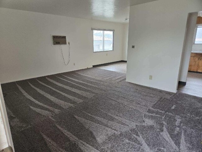 Building Photo - 2 bedroom 1 bath Apartment - 91 NW 8th St