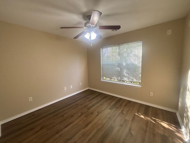 Building Photo - 1701 SW Elington St