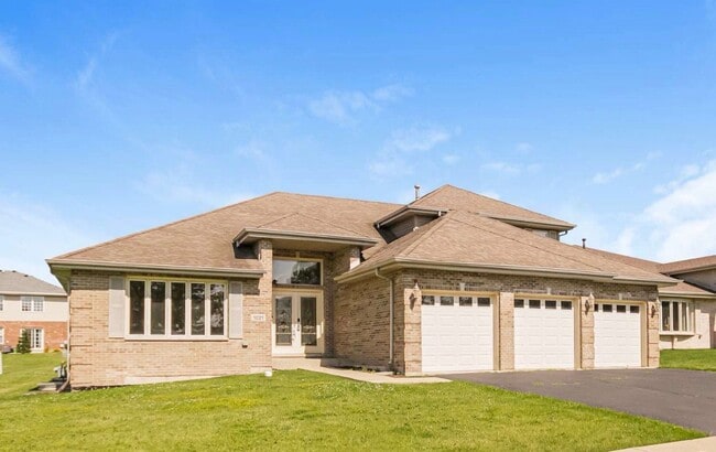 Building Photo - 1022 Amlin Terrace
