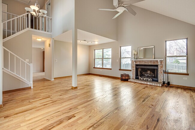 Building Photo - 558 Lasalle Ct