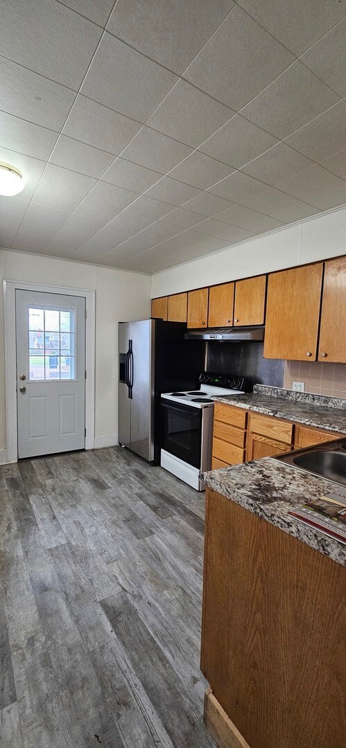 Foto del edificio - 214 S Church St